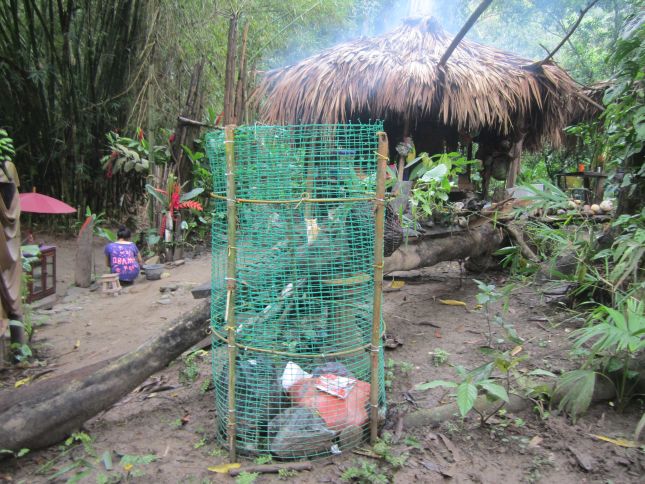chez-gloria-rubbish-bin.JPG