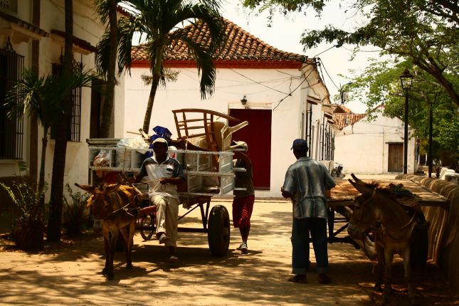 mompox-sellers.JPG